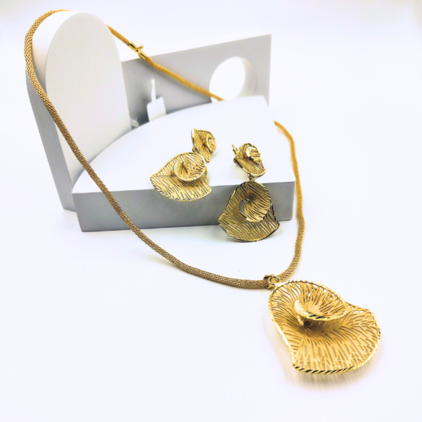 Dubai Forming Gold Nackless set