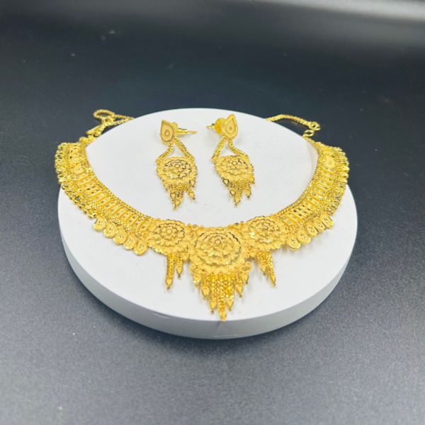Dubai Forming Gold Nackless set
