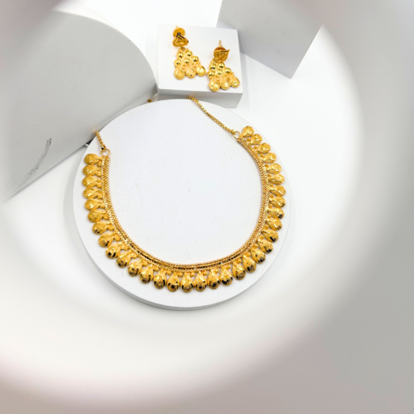 Dubai Forming Gold Nackless set