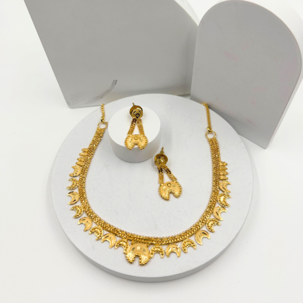 Dubai Forming Gold Nackless set